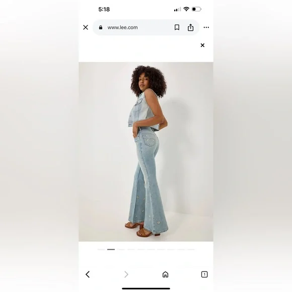 Lee women’s Floral Embroidered Blue Jeans. Size 34 - Picture 3 of 16